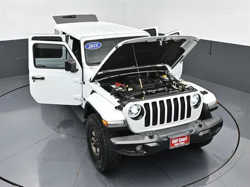 Used 2021 Jeep Wrangler Unlimited Sahara AWD/4WD image 38