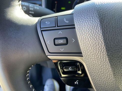 Used 2025 Toyota Camry SE w/ Convenience Package image 31