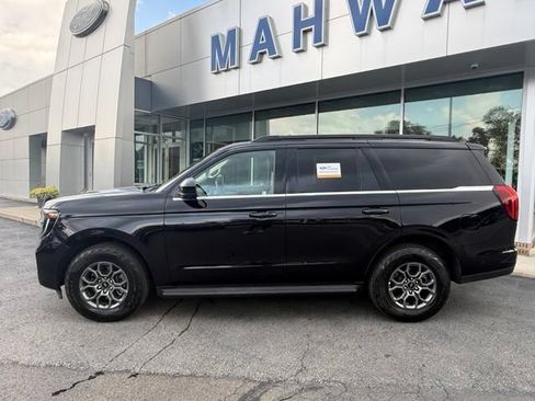 Certified 2025 Ford Expedition Active AWD/4WD image 4