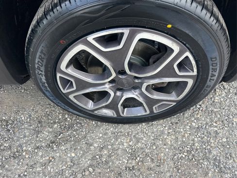 Used 2015 Jeep Renegade Limited image 17