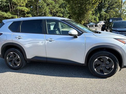 Used 2024 Nissan Rogue SV AWD/4WD image 7