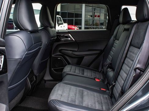 New 2026 Mitsubishi Outlander LE AWD/4WD image 34