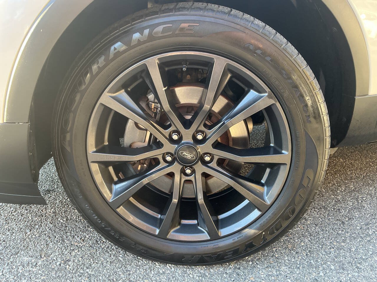 Used 2019 Ford Explorer XLT w/ Equipment Group 202A AWD/4WD image 7