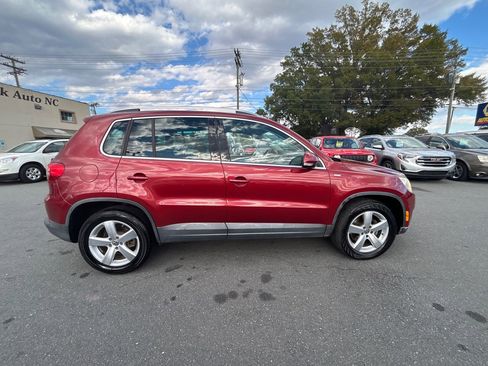 Used 2010 Volkswagen Tiguan 2WD image 4