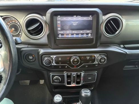 Used 2018 Jeep Wrangler Unlimited Sahara w/ LED Lighting Group AWD/4WD image 17
