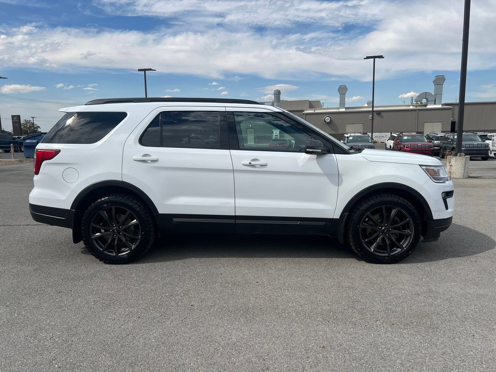Used 2018 Ford Explorer XLT w/ Equipment Group 202A AWD/4WD image 2