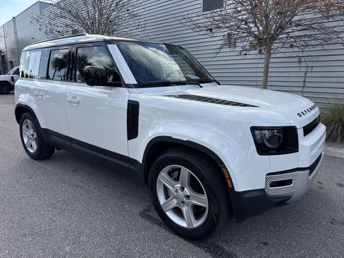 Used 2023 Land Rover Defender 110 SE image 4