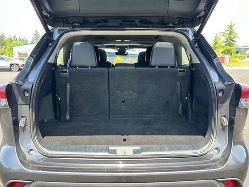 Used 2021 Toyota Highlander XLE AWD/4WD image 23
