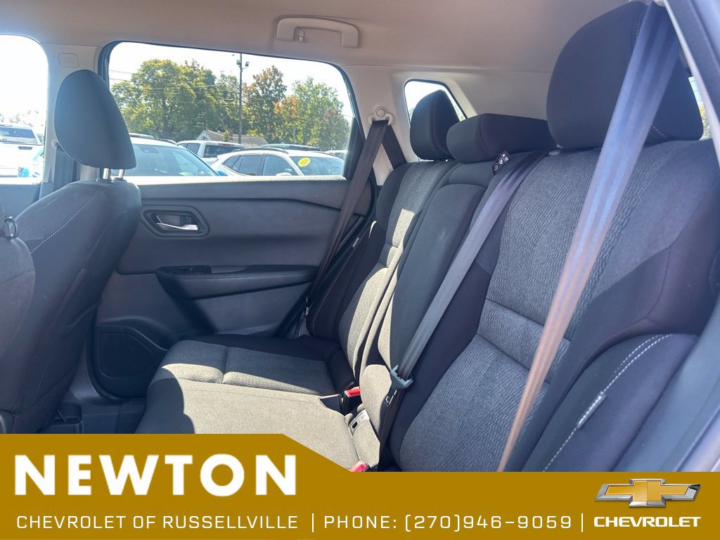 Used 2025 Nissan Rogue SV FWD image 10