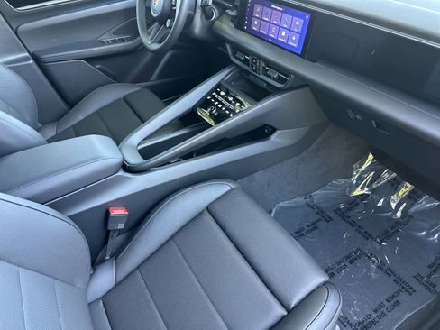 New 2026 Porsche Macan Electric RWD image 17