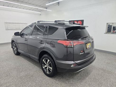 Used 2018 Toyota RAV4 XLE AWD/4WD image 4