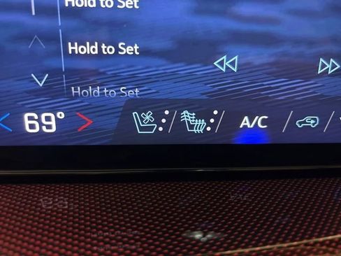 Used 2025 Chevrolet Traverse RS w/ LPO, Floor Liner Package AWD/4WD image 28