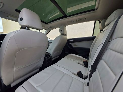 Used 2018 Volkswagen Tiguan SEL Premium image 13