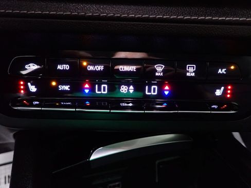 Used 2021 Buick Envision Essence w/ Technology Package I AWD/4WD image 7