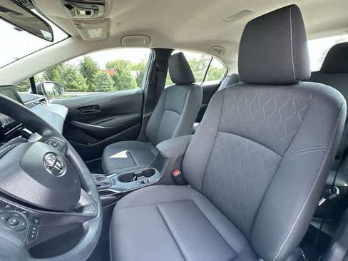 Used 2025 Toyota Corolla LE FWD image 14