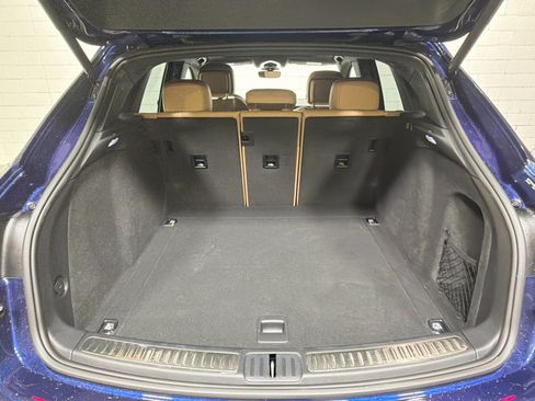 Certified 2026 Porsche Macan AWD/4WD image 13