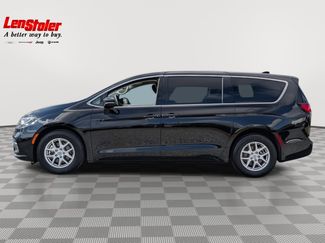 Used 2024 Chrysler Pacifica Touring-L video 2