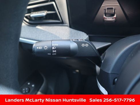 Used 2025 Nissan Kicks SV image 24