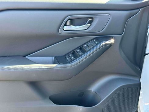 Used 2026 Nissan Rogue SV image 18