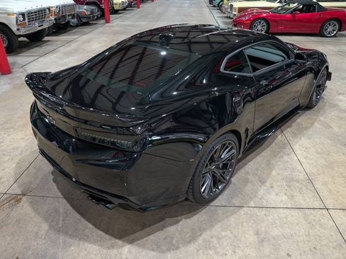 Used 2018 Chevrolet Camaro ZL1 RWD image 17
