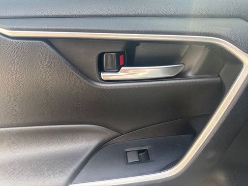 Used 2021 Toyota RAV4 XLE AWD/4WD image 19