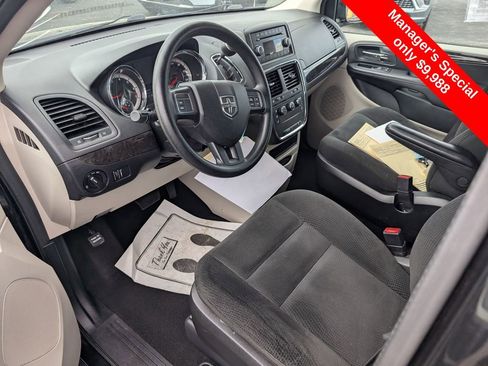 Used 2016 Dodge Grand Caravan American Value Package FWD image 10