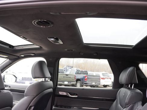 Used 2024 Hyundai Palisade Calligraphy image 19