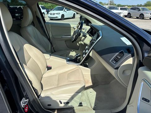 Used 2016 Volvo XC60 T5 Premier w/ Proximity Package image 24