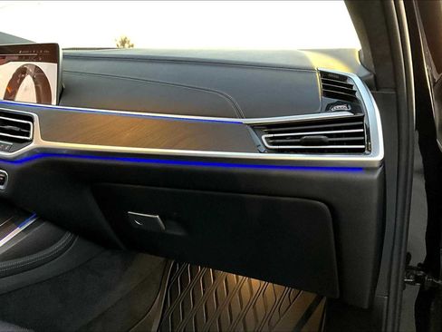 Used 2020 BMW X7 xDrive40i w/ M Sport Package image 19