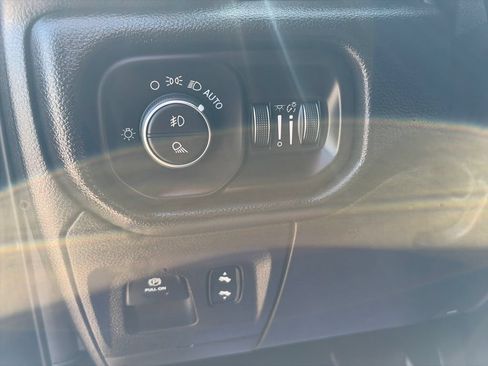 Used 2019 RAM 1500 Big Horn AWD/4WD image 19