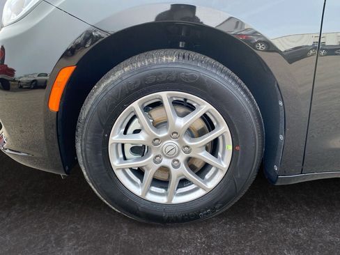 New 2026 Chrysler Pacifica Select FWD image 9