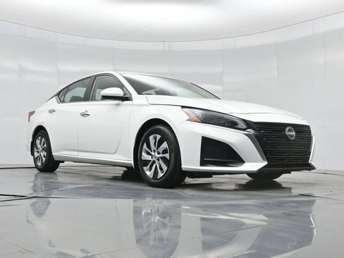 Used 2023 Nissan Altima 2.5 S FWD image 2