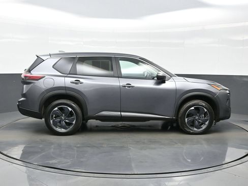 Used 2024 Nissan Rogue SV AWD/4WD image 10