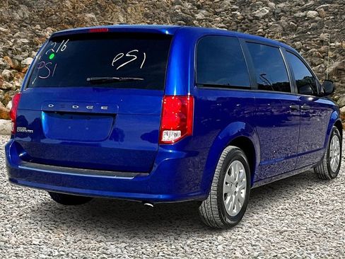 Used 2019 Dodge Grand Caravan SE w/ UConnect Hands-Free Group image 2