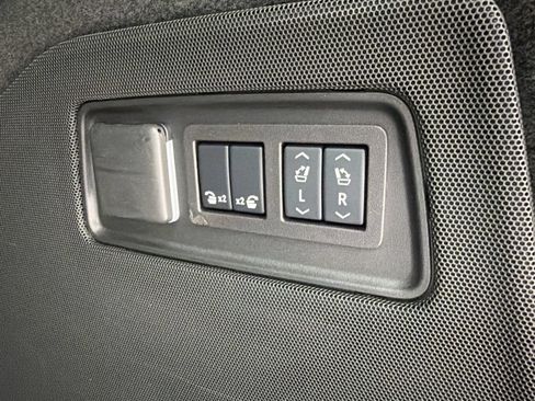 Certified 2025 Cadillac Escalade ESV Sport Platinum AWD/4WD image 12