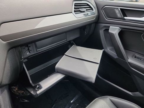 Used 2022 Volkswagen Tiguan SE w/ Panoramic Sunroof Package AWD/4WD image 48