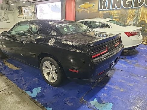 Used 2023 Dodge Challenger SXT image 3