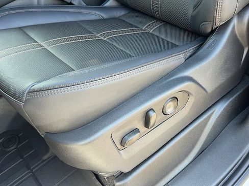 New 2025 Chevrolet Suburban High Country image 22