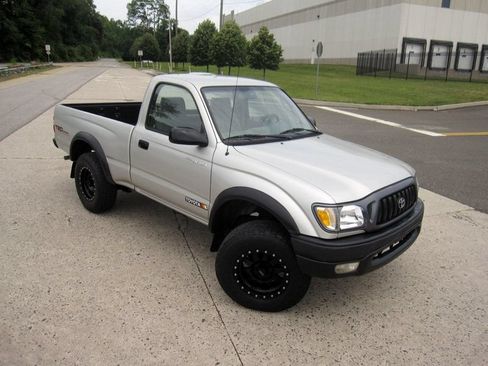 Used 2002 Toyota Tacoma 2WD Regular Cab image 2