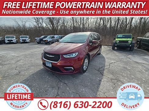 Used 2023 Chrysler Pacifica Touring-L image 1
