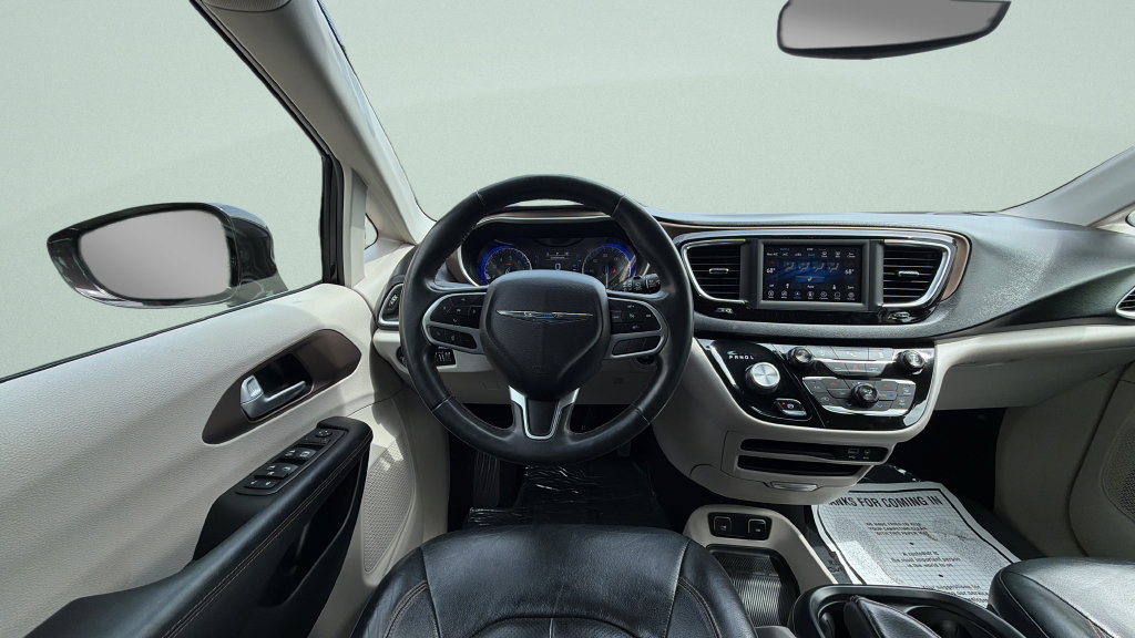 Used 2018 Chrysler Pacifica Touring-L FWD image 13
