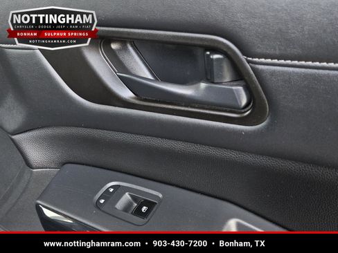 Used 2024 Nissan Pathfinder SV FWD image 33
