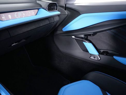 Used 2024 Lamborghini Revuelto image 25