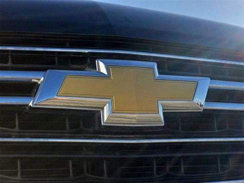 Used 2023 Chevrolet Traverse LT image 32