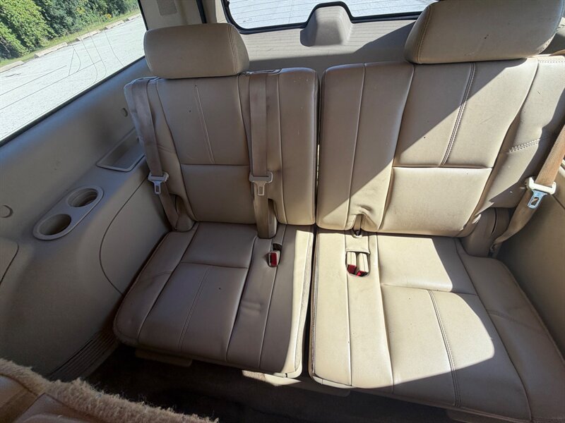 Used 2011 GMC Yukon XL SLT w/ SLT-2 Equipment Package AWD/4WD image 24