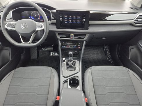 New 2026 Volkswagen Taos SE image 21