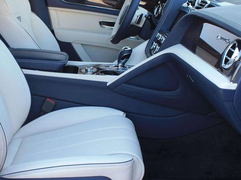 Used 2024 Bentley Bentayga Extended Wheelbase image 24