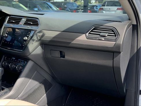 Used 2018 Volkswagen Tiguan SE FWD image 18