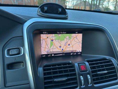 Used 2017 Volvo XC60 T6 Dynamic w/ Preferred Option Package image 30