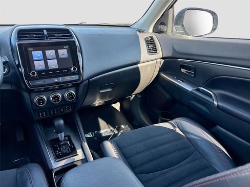 Used 2024 Mitsubishi Outlander Sport SE image 27